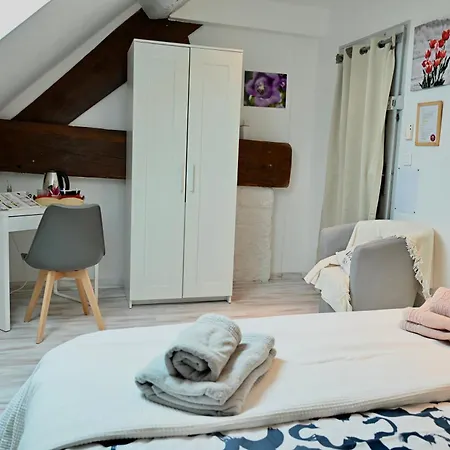 Les Nympheas 52 Panzió Orges